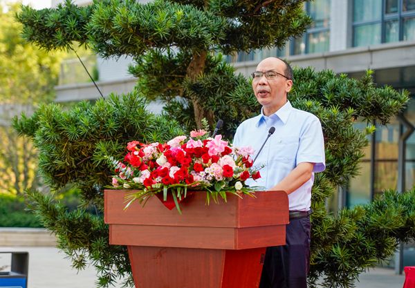 新生家长代表刘志军发言_副本.jpg